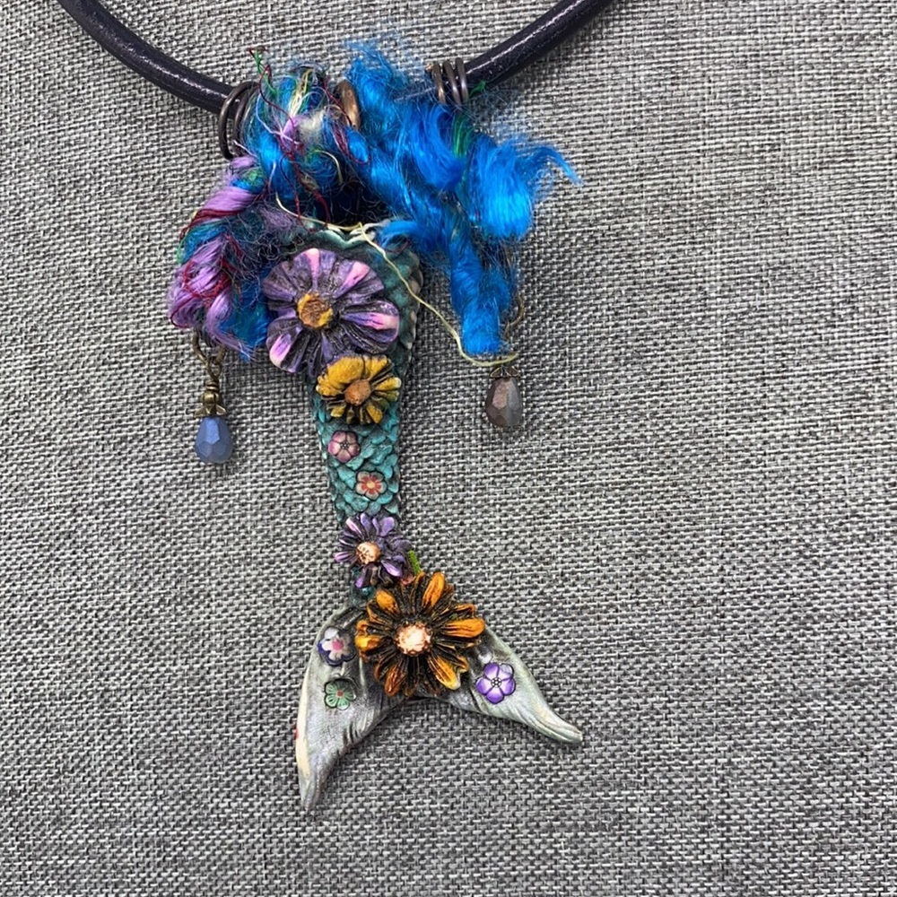 Queen of the mermaids choker - Picture 9 of 9